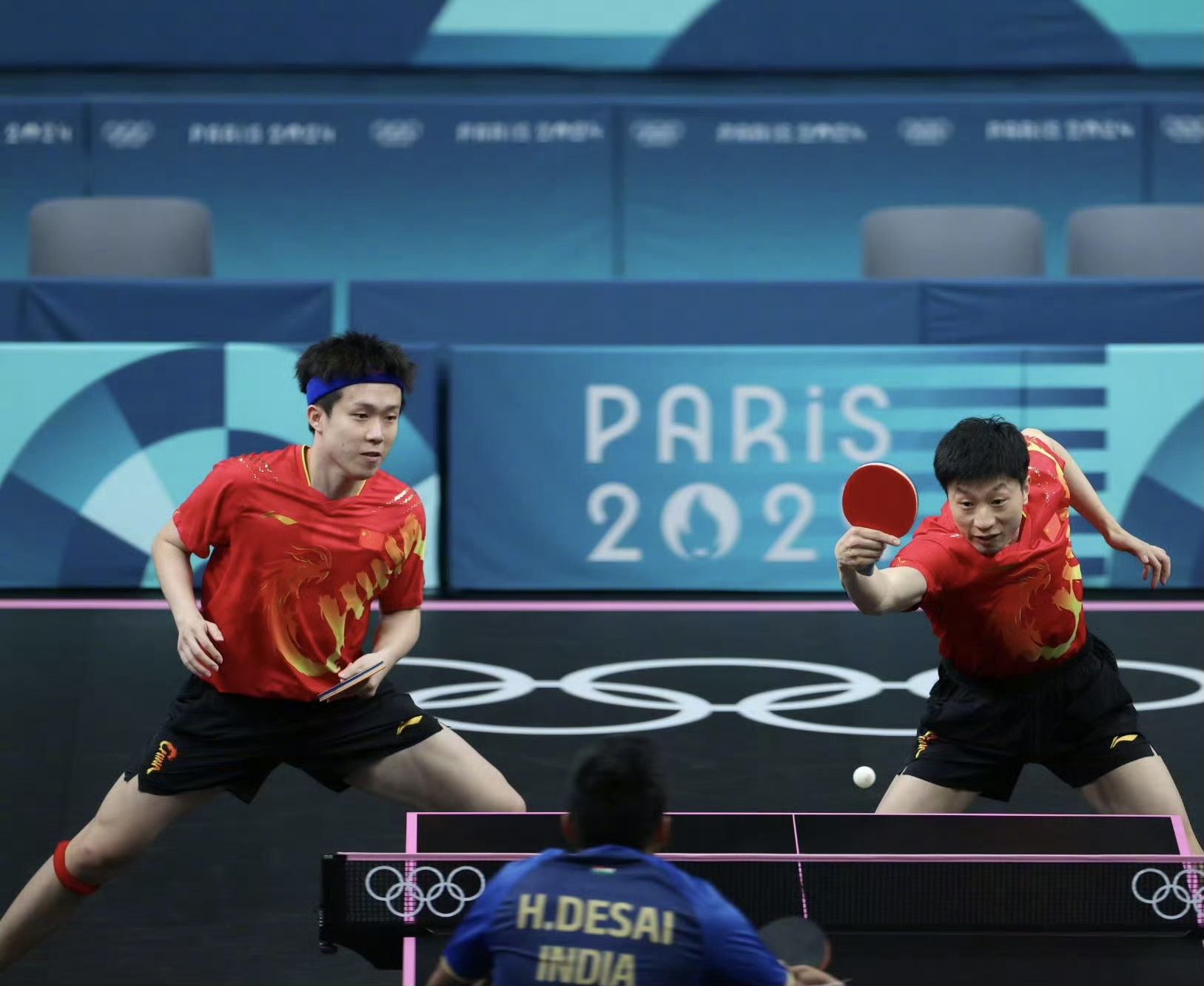 波兰乒乓球队鏖战比利时乒乓球队，马龙送出助攻