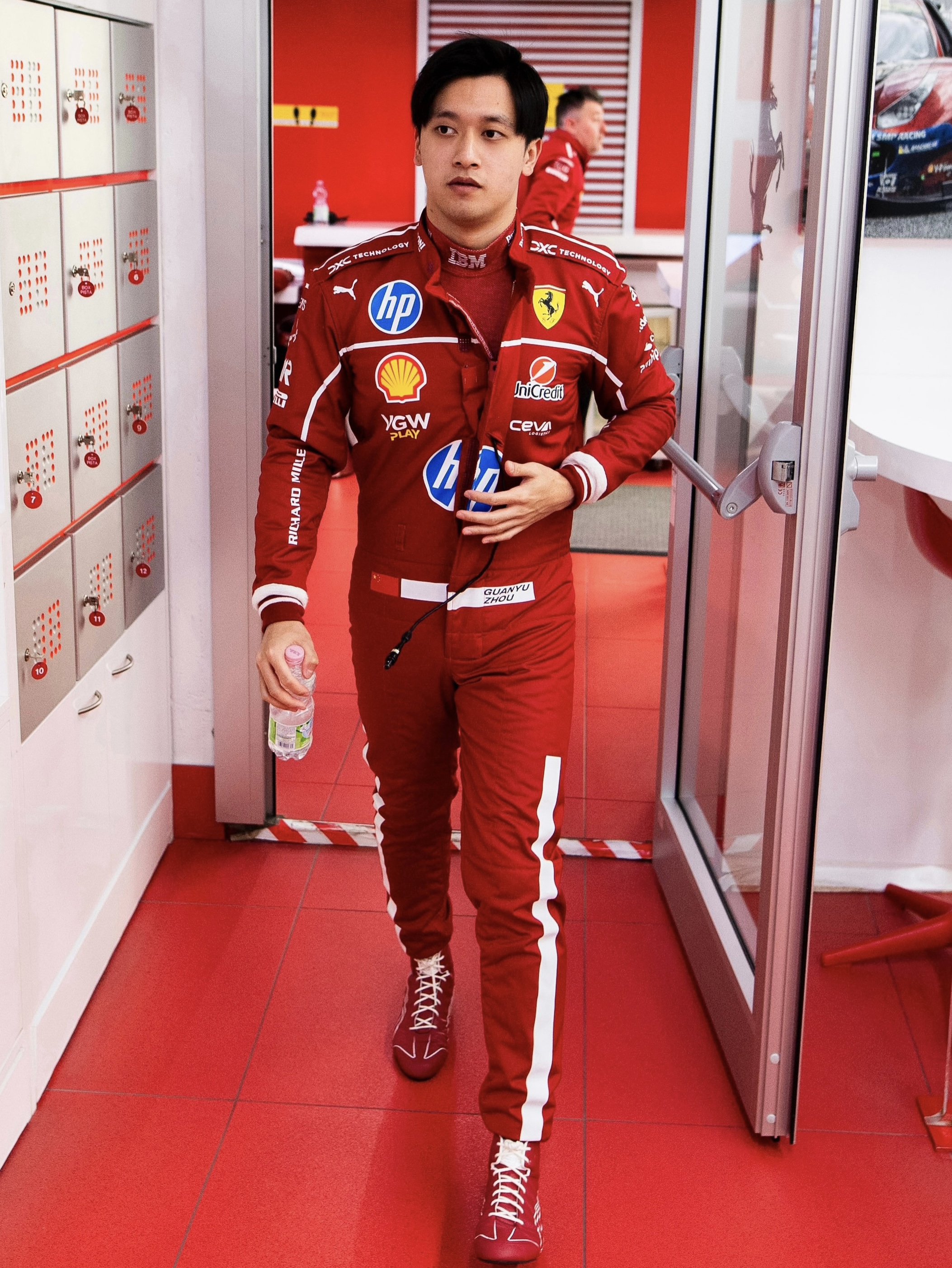 索伯车队鏖战红牛车队,周冠宇惊艳四座 索伯车队鏖战红牛车队,周冠宇惊艳四座