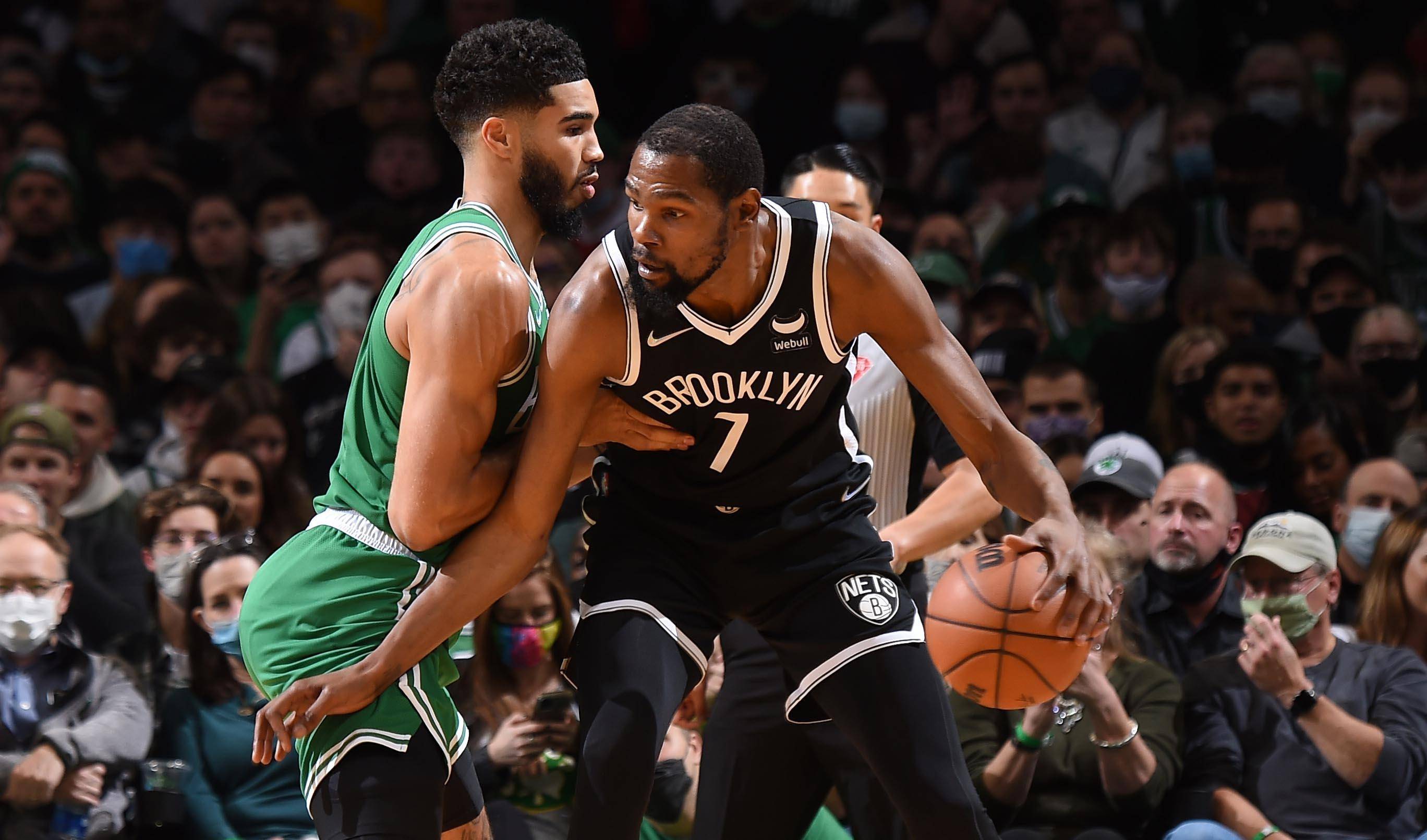 凯尔特人完胜太阳，西亚卡姆点燃赛场