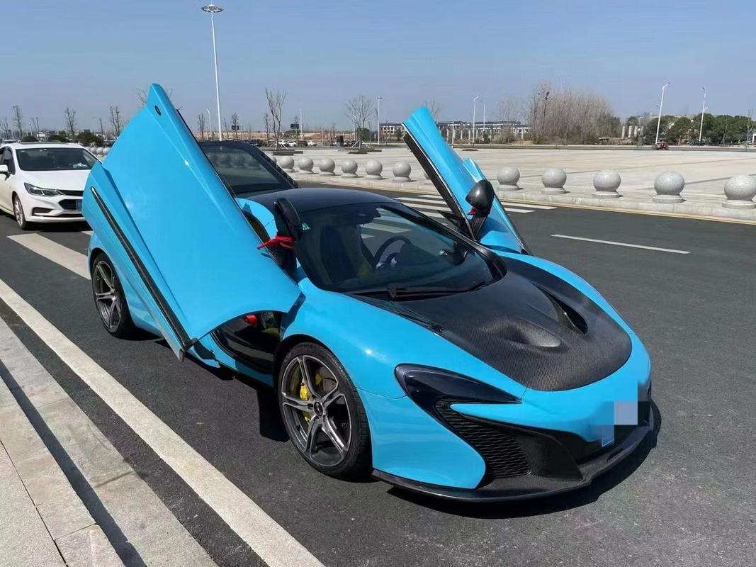 雷速体育官网-雷诺车队力克迈凯伦，塞恩斯高光表现