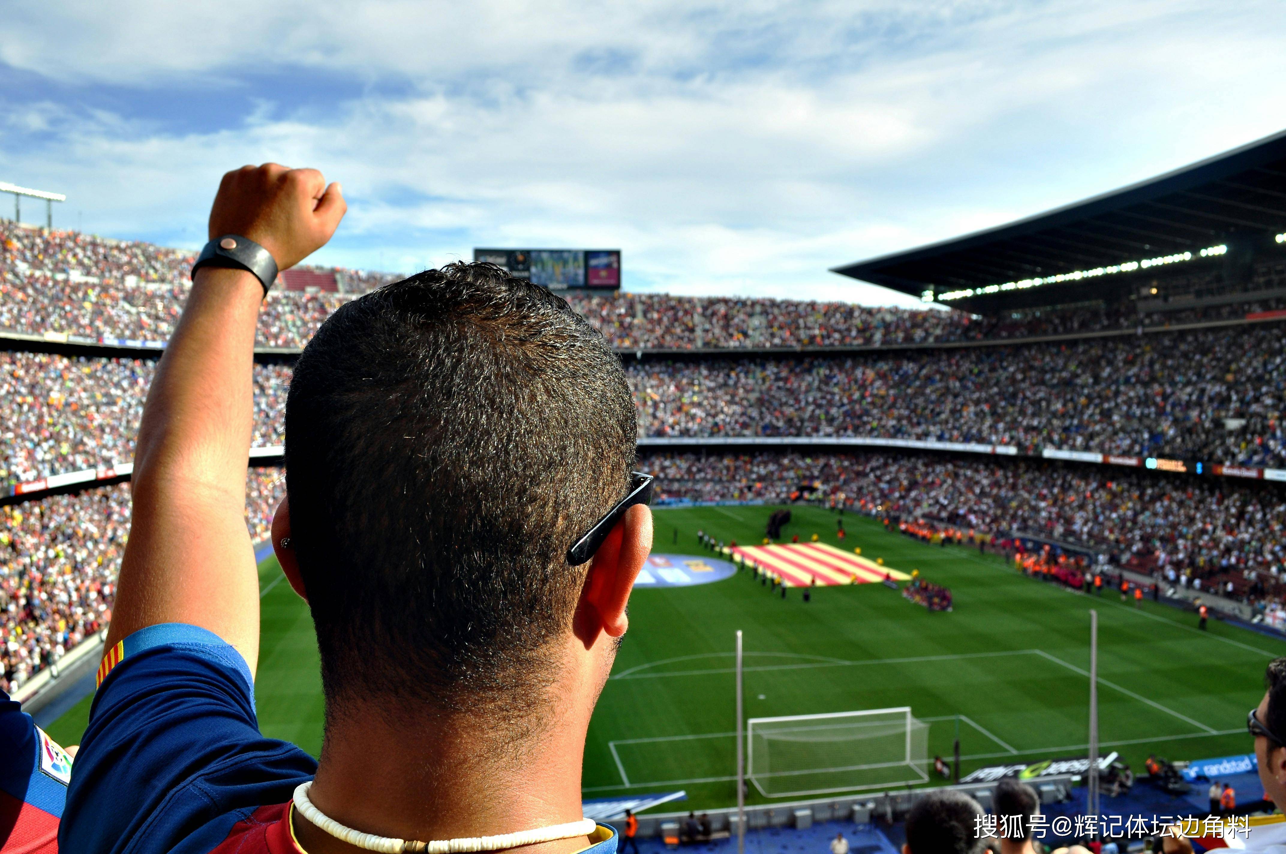 AC米兰翻盘罗马，莱万统治全场