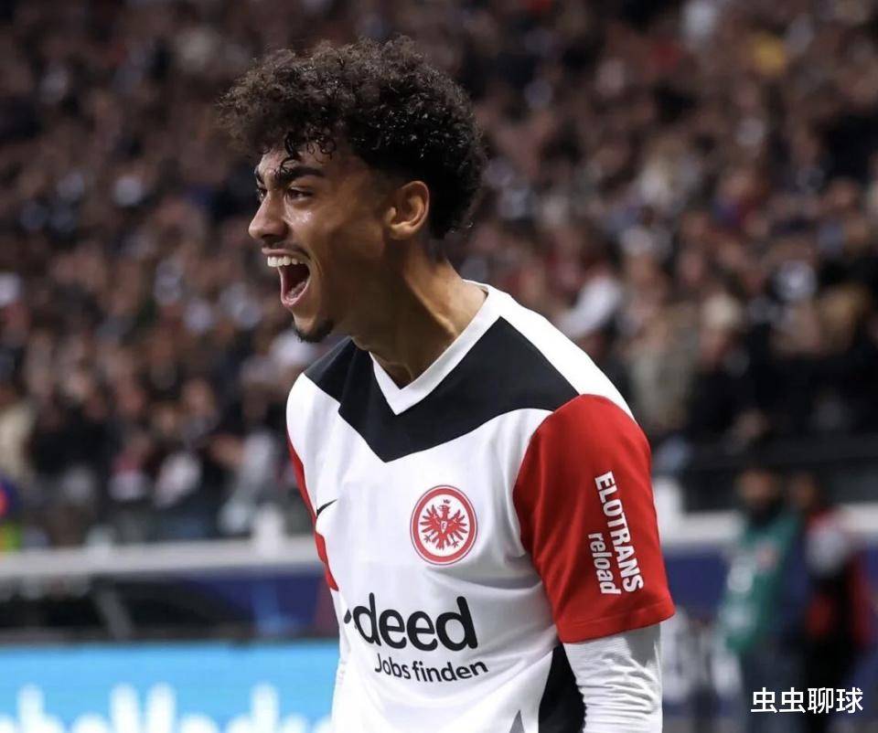 德国队主力中卫表现稳定,担任队长 德国队主力中卫表现稳定,担任队长