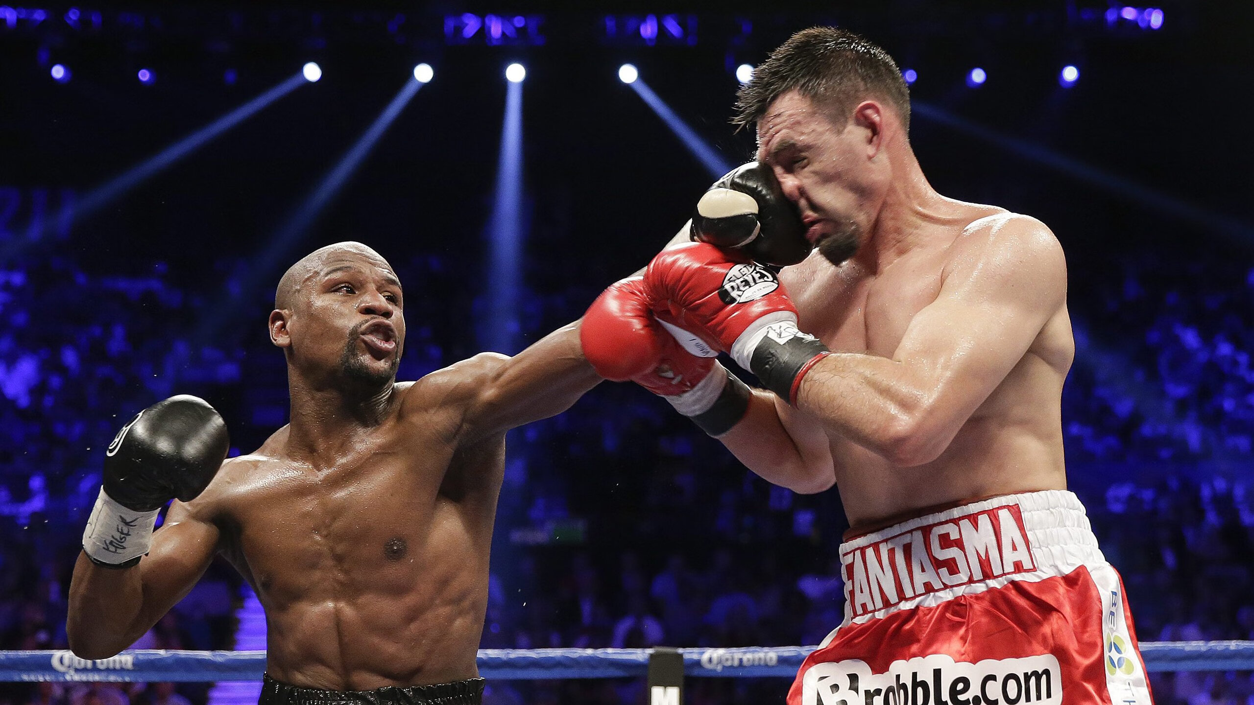 中场魔术师卡马文加一手掌控比赛走势,巴萨力克冰岛展现战术韧性