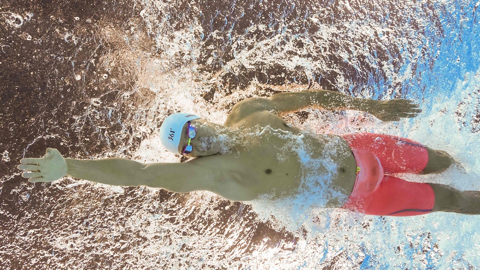 当维苏威火山遇见极光，卡塞米罗的里程碑之夜与足球世界的奇妙交汇