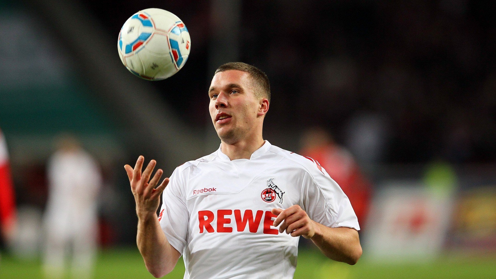 赛道上的双重奏鸣，阿斯顿马丁完胜红牛二队，维斯塔潘刷新纪录