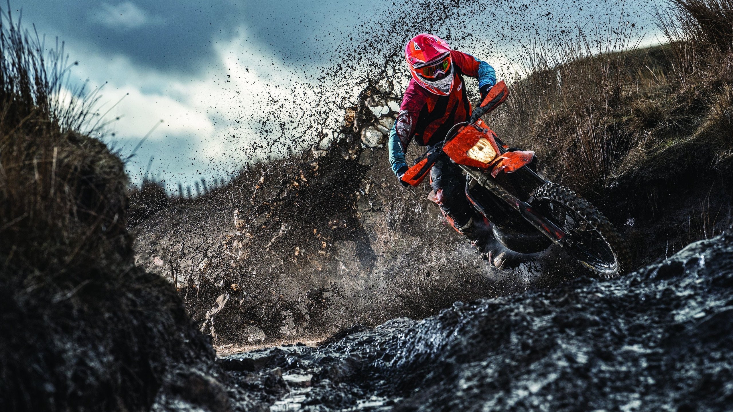 当绿茵场险胜遇见乒乓台纪录，英格兰与梁靖崑的双重奏