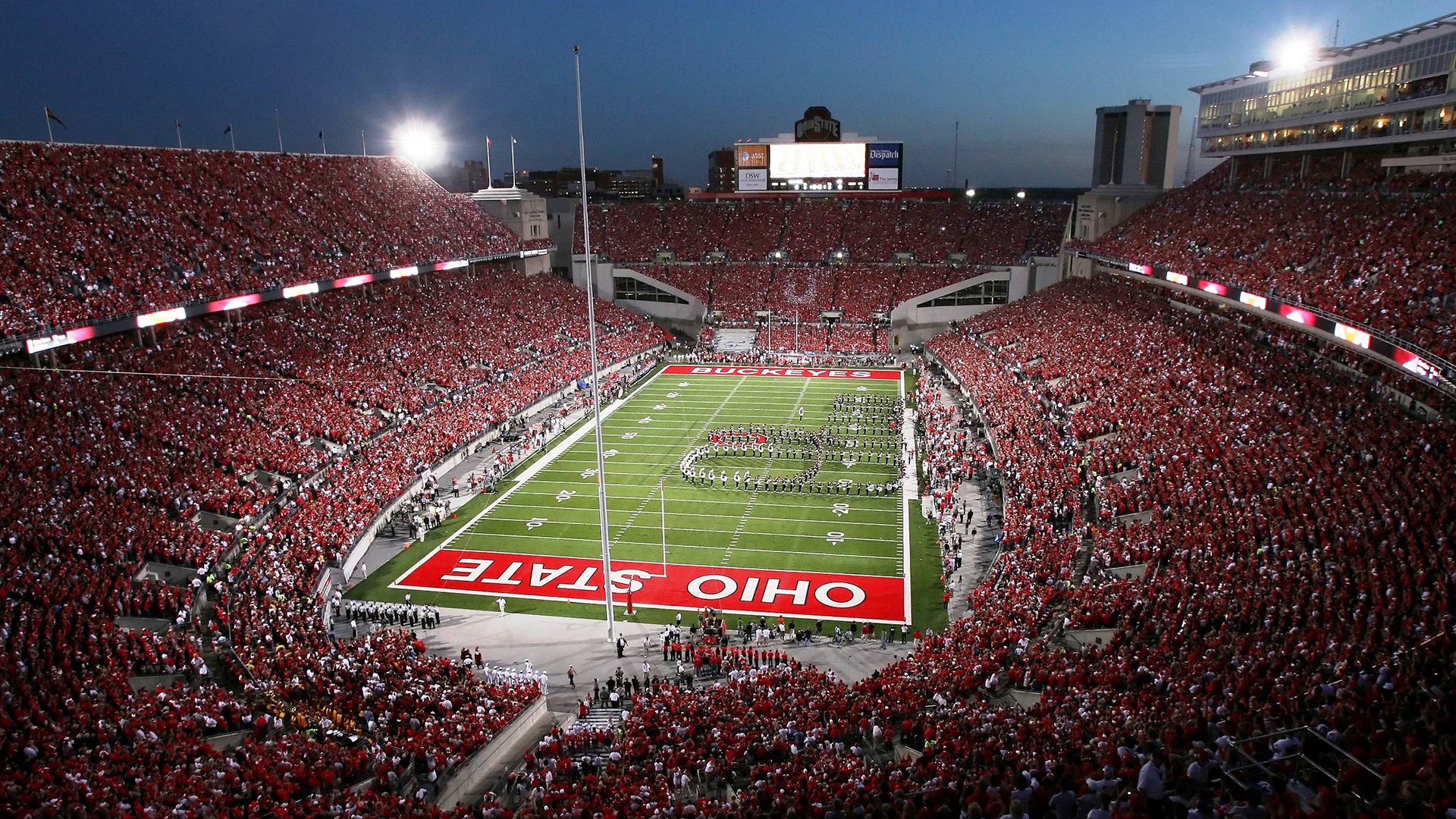 绝杀与纪录之夜，泰国足球的狂喜与中国羽毛球的坚韧